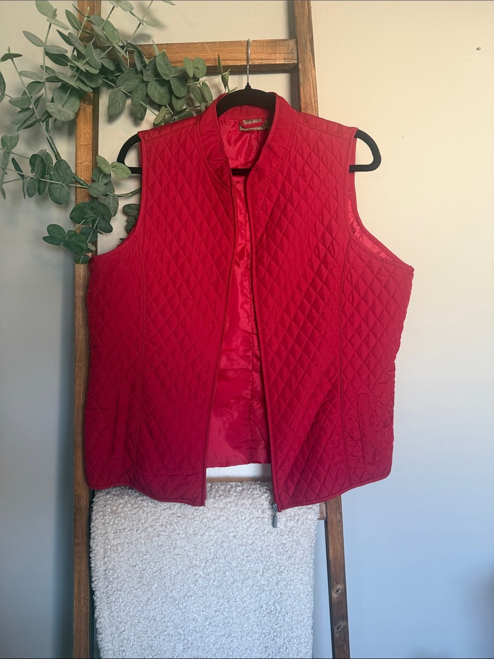 Jane Ashley Quilted Sleeveless Vest - Red